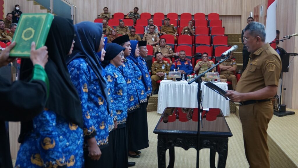 Pj Wali Kota Kendari Lantik Kepala Sekolah Mitranusantara Id